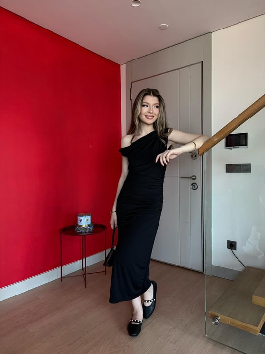 Kayık Yaka Burgulu Yırtmaçlı Uzun Sandy Elbise Siyah 2238