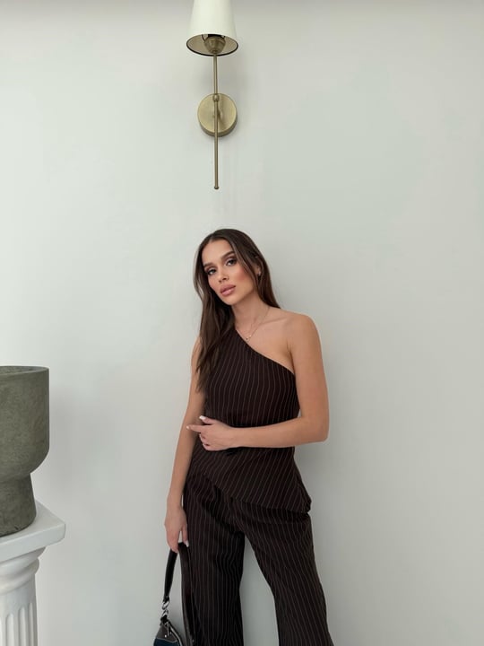 Tek Omuz Bel Drape Detay Bluz Ve Pantolonlu Crep İkili Takım Acı Kahve 2076