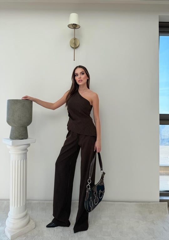 Tek Omuz Bel Drape Detay Bluz Ve Pantolonlu Crep İkili Takım Acı Kahve 2076