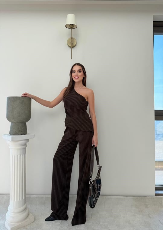 Tek Omuz Bel Drape Detay Bluz Ve Pantolonlu Crep İkili Takım Acı Kahve 2076