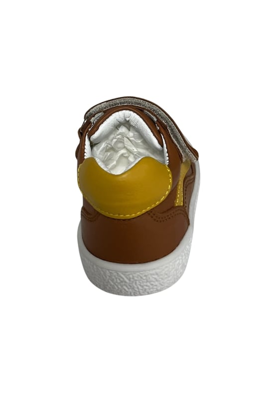 Erkek Bebek Günlük Ayakkabısı – Taba-Sarı Hakiki Deri, Anatomik Taban, cırt cırt bant, elastik bağcık detayı, sarı dalga desen şerit, topukta sarı aksan (19-22 Numara)şenler bebe world kids Ortopedik Çocuk Ayakkabısı
