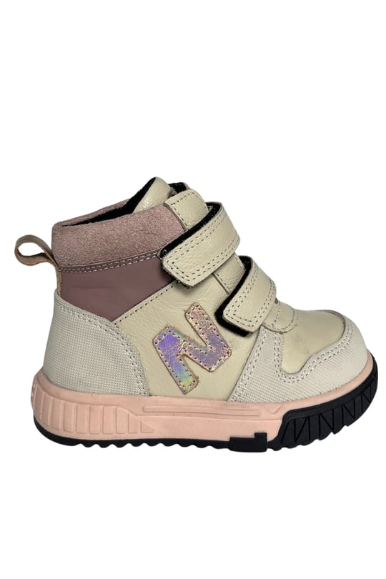 Kız Bebek Botu – Pudra Pembe-Krem Hakiki Deri, Anatomik Taban, çift cırt cırt bant, altın/metalik renkli çekme tab, holografik 'N' logo, açık pembe düz taban (21-25 Numara)şenler bebe world kids Ortopedik Çocuk Ayakkabısı