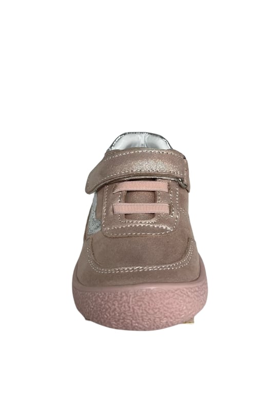Kız Bebek Günlük Ayakkabısı – Pudra Pembe (Simli)-Gümüş Hakiki Deri, Anatomik Taban, cırt cırt bant, elastik bağcık detayı, gümüş dalga desen şerit, topukta gümüş aksan (19-22 Numara)şenler bebe world kids Ortopedik Çocuk Ayakkabısı