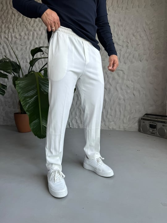 Beyaz Regular Fit Pantolon Modeli