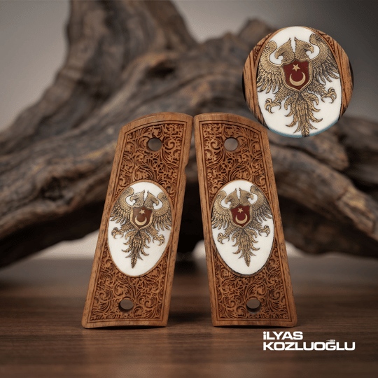 Colt 1911 Ceviz Kabza Tam Yüzey Sarmaşık Desen Üzeri Özel Tasarım Sarı Pirinç Selçuklu Kartalı Logolu