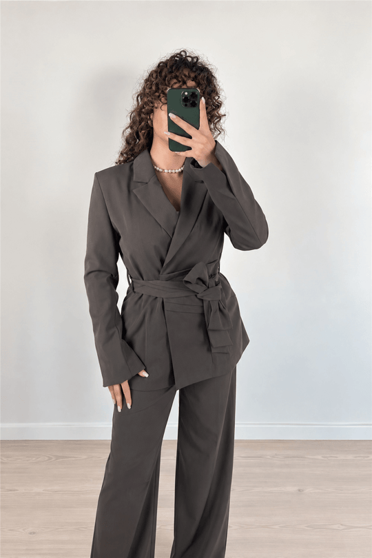 Kahverengi Kuşak Detaylı Blazer Ceket Pantolon Takım