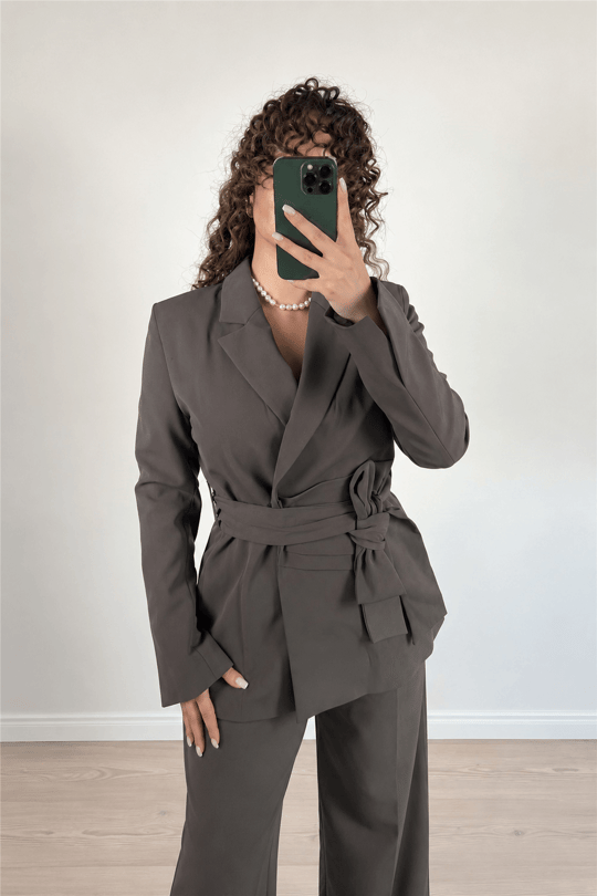 Kahverengi Kuşak Detaylı Blazer Ceket Pantolon Takım