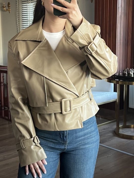 Premium Bej Tasarım Kemerli Deri Görünümlü Ceket