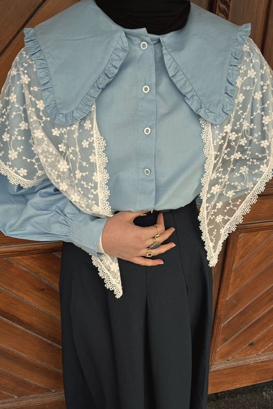Bebe Mavisi Yakası Fırfırlı Crop Gömlek