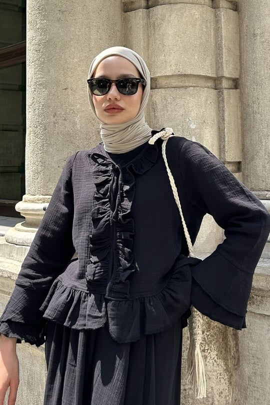 Siyah Müslin Volanlı Bluz & Balon Etek Takım