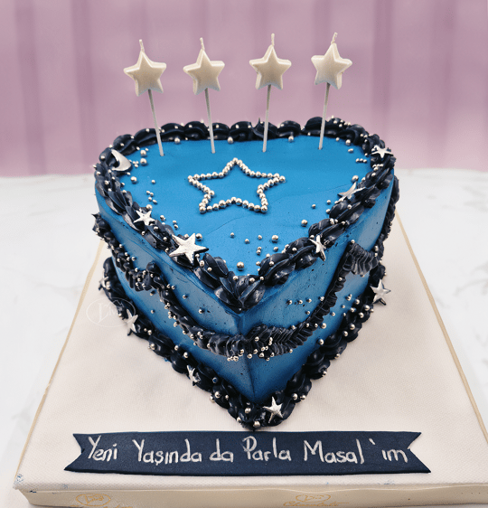 Yıldızlı Mavi Kalp Özel Pasta