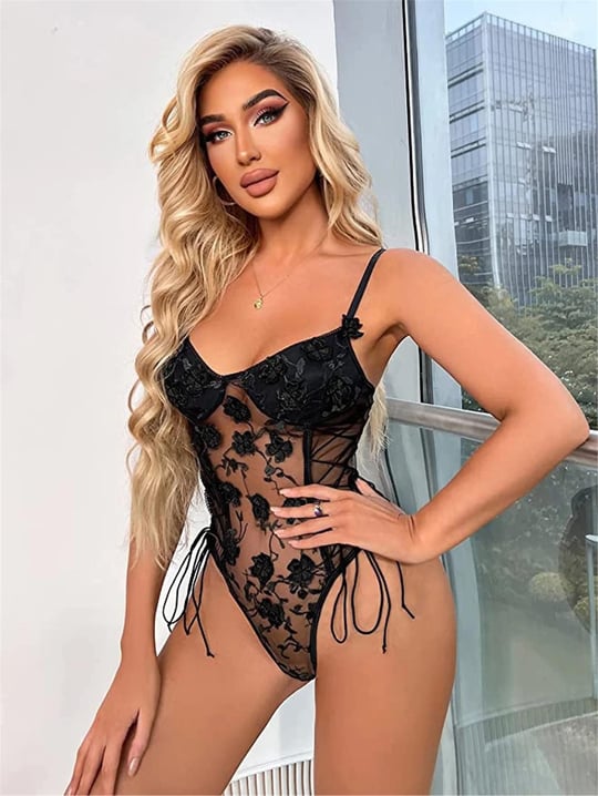 Oyoqlari kesishgan ayollarning jinsiy porno fotosuratlari Juda jingalak eshakli qizlarning fotosuratlari