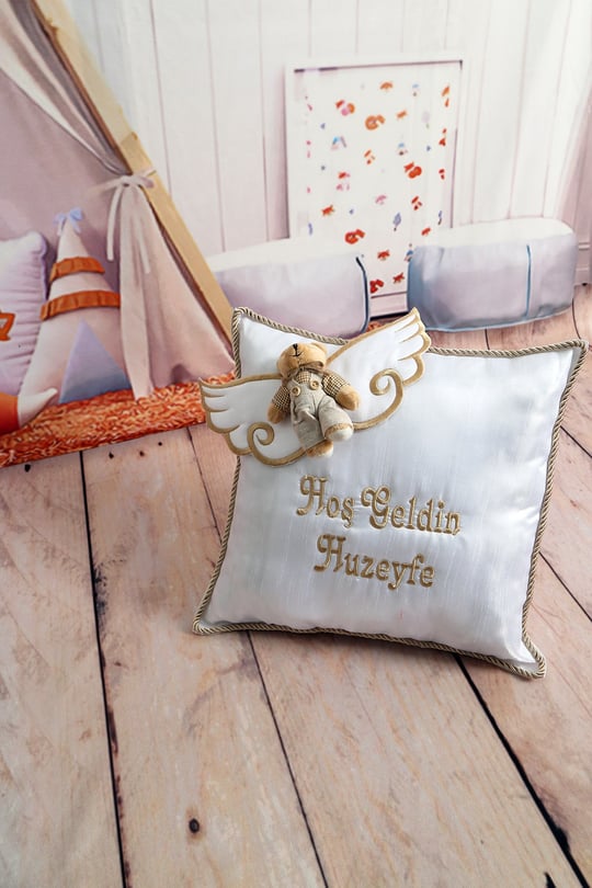 Embroidered baby pillow 2025