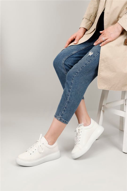 Kadın Beyaz Bağcıklı Dolgu Taban Comfort Sneaker