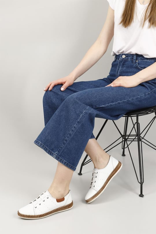Kadın Beyaz Bağcıklı Hakiki Deri Comfort Ayakkabı