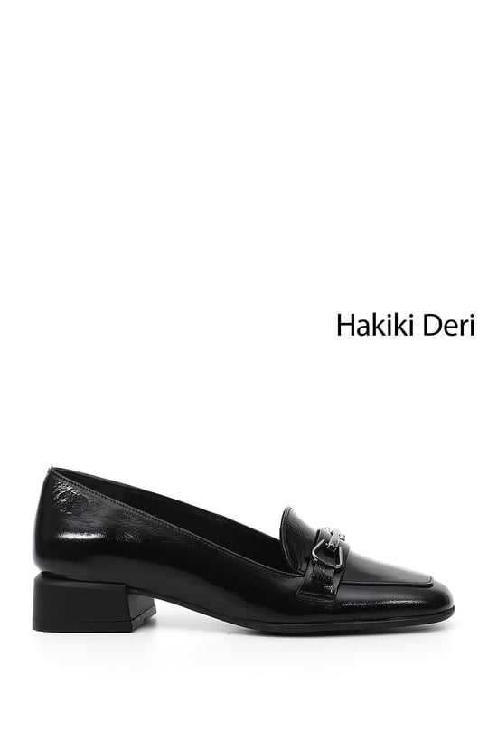 Kadın Siyah Rugan Küt Burun Tokalı Hakiki Deri Ayakkabı