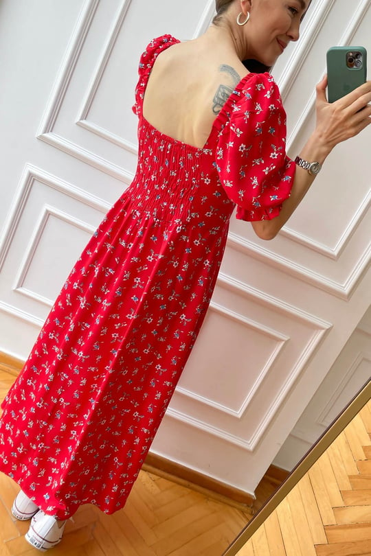 Kırmızı Çiçekli Sırtı Gipeli Elbise