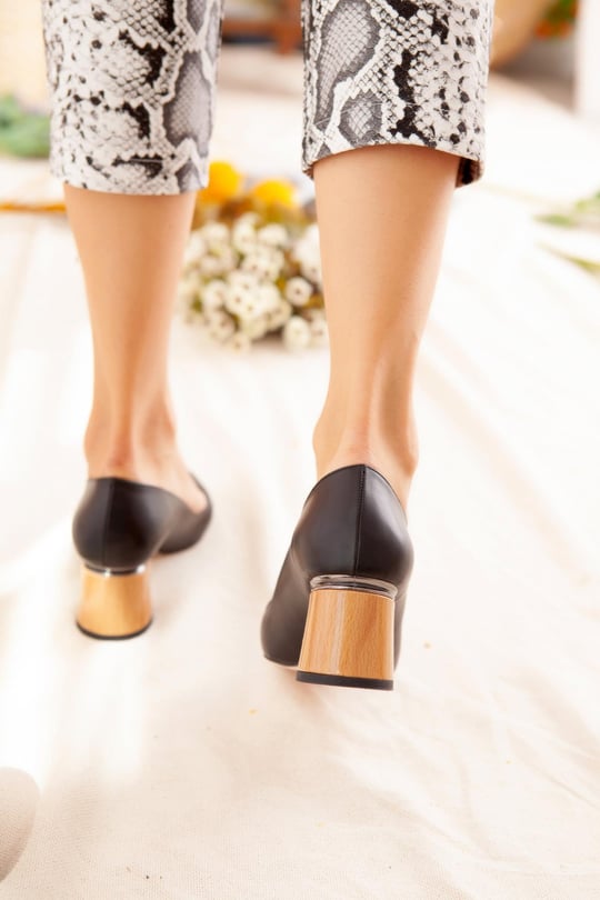 Marina Siyah Ahşap Yuvarlak Topuklu Ayakkabı