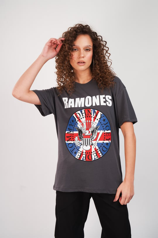 Bisiklet Yaka Ramones Baskılı T-shirt - Ambar Giyim