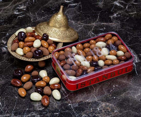 Beyaz Sütlü Bitter Çikolata Kaplamalı Badem Draje (Tiramisu