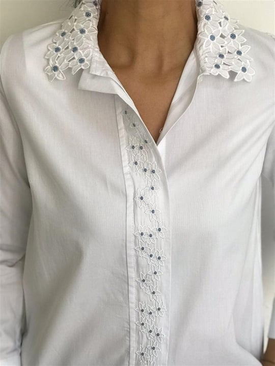 Beyaz Renk Yakası Delikli Çiçekli ve Patı Nakış İşlemeli Gömlek - Yaz  Gündoğan Butik