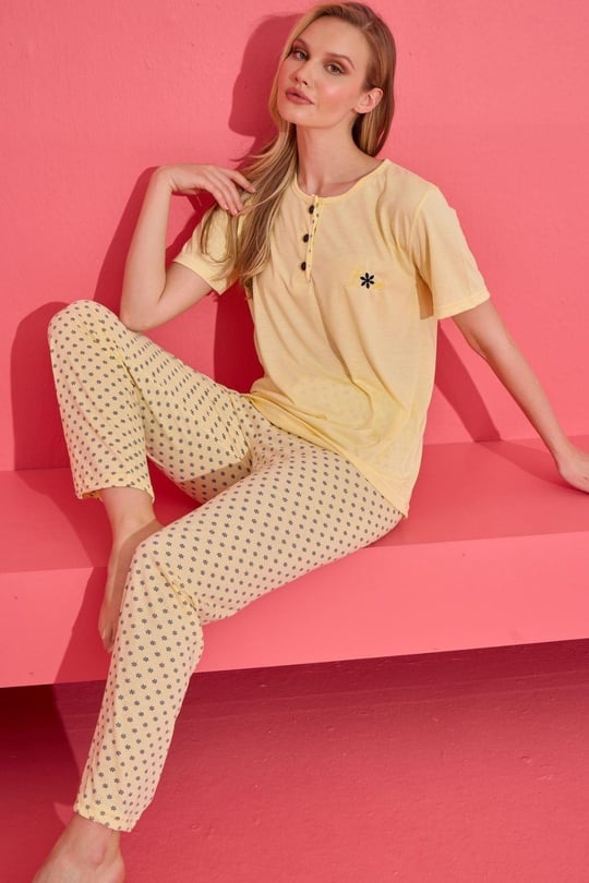 Sarı Nakışlı Üç Düğmeli Viskon Kadın Pijama Takımı - Binbirbutik