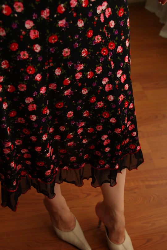 Old tomondan etek ostida