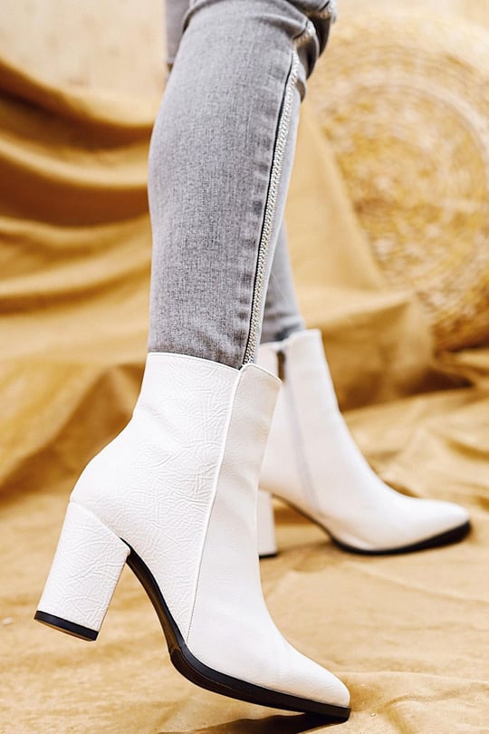 Elle Beyaz Kırışık Rugan Topuklu Bootie | Limoya.com ile Modayı Keşfet!