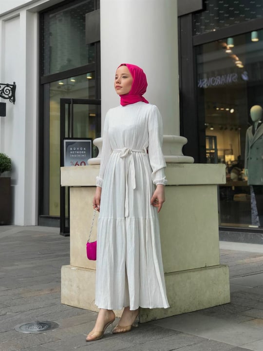 Kendinden Çizgili Maxi Elbise Bej – Merven Akyüz | Tesettür Giyim