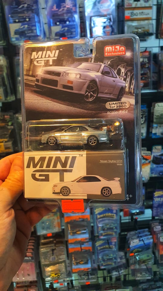 mini-gt-nissan-skyline-gt-r-