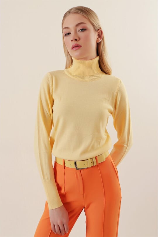 Wholesale Women Light Yellow Turtleneck Sweaters