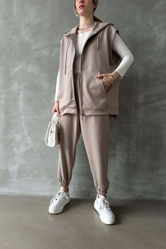 https://modadays.com/en/women-hooded-sweatsuit-wholesale-mink-color-40924