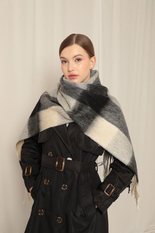 Wholesale Women s Thick Plaid Boucle Ecru Black Shawl Wholesale Scarf