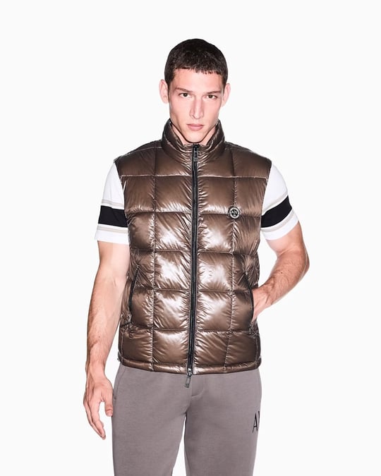 Armani Exchange Armani Exchange Erkek Kolsuz Fermuarlı Sıfır Yaka Kahverengi Yelek XM003475 AF23755-U6125