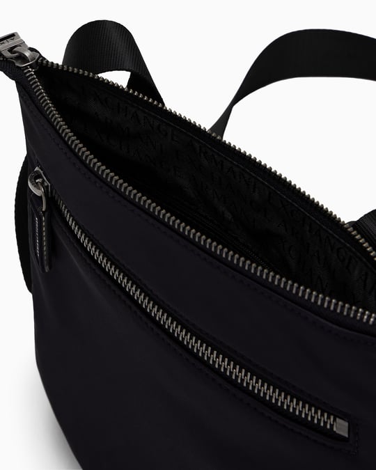 ARMANI EXCHANGE Armani Exchange Erkek Ayarlanabilir Askı Fermuar Kapama Spor Geniş Kullanım Lacivert Omuz Çantası XM000105 AF15129-UB101