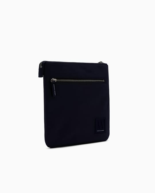 ARMANI EXCHANGE Armani Exchange Erkek Ayarlanabilir Askı Fermuar Kapama Spor Geniş Kullanım Lacivert Omuz Çantası XM000105 AF15129-UB101