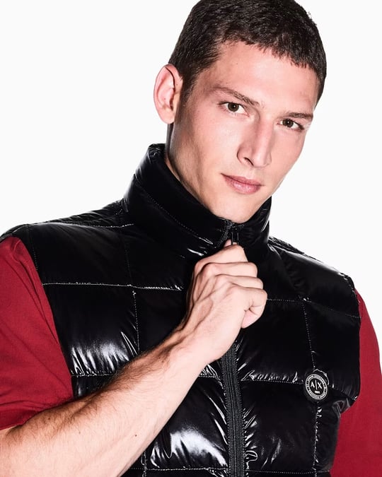 Armani Exchange Armani Exchange Erkek Kolsuz Fermuarlı Sıfır Yaka Siyah Yelek XM003475 AF23755-UC001