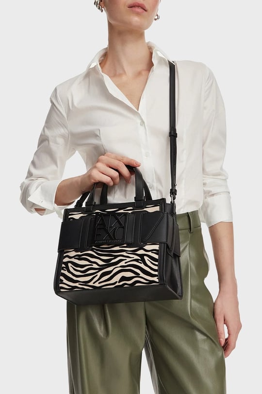 Armani Exchange Armani Exchange Kadın Fermuarlı Zebra Desenli Omuz Çantası Siyah Omuz Çantası XW000392 AF26445-MC149