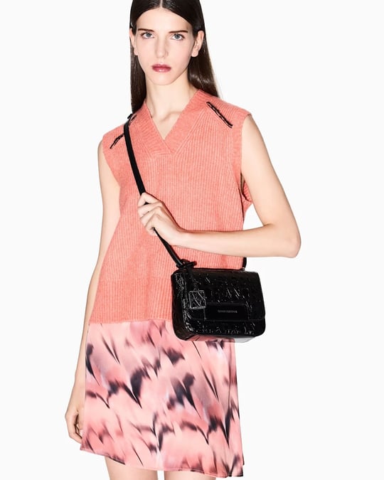 Armani Exchange Armani Exchange Kadın Logo Desenli Manyetik Kapamalı Siyah Omuz Çantası XW001577 AF17290-UC001