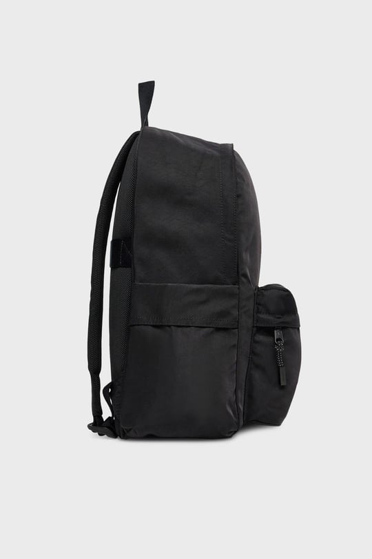 Calvin Klein Calvin Klein Erkek Ayarlanabilir Askılı Fermuarlı Ön Cepli Logolu Siyah Sırt Çantası LV04D3114G-UB1