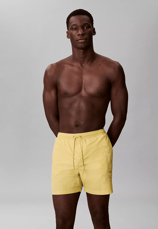 Calvin Klein Calvin Klein Erkek Beli Lastikli ve İp Bağlamalı Logo Detaylı Normal Kesim Sarı Deniz Şortu LV00N61029-8Y7