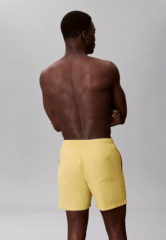 Calvin Klein Calvin Klein Erkek Beli Lastikli ve İp Bağlamalı Logo Detaylı Normal Kesim Sarı Deniz Şortu LV00N61029-8Y7