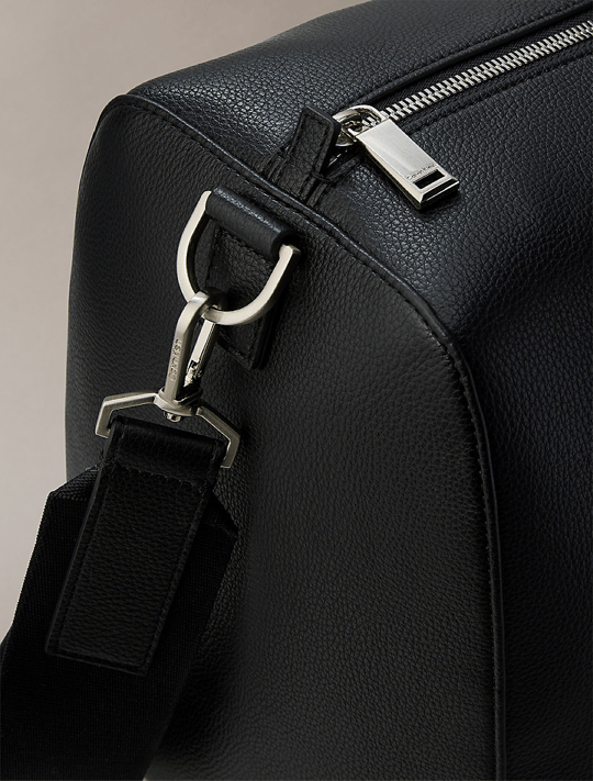 Calvin Klein Calvin Klein Erkek Deri Geniş Kısa Kulp Ve Uzun Omuz Askı Metal Logo Siyah Valiz LV04D3158G-UB1