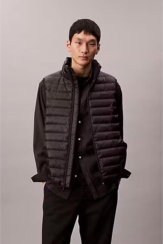 Calvin Klein Calvin Klein Erkek Dik Yaka Kolsuz Şişme Fermuar Kapama Siyah Yelek LV04LC509G-UB1