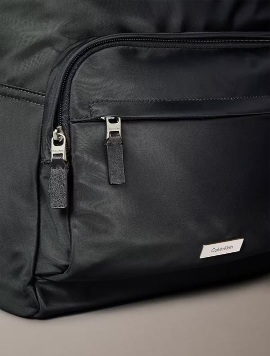 Calvin Klein Calvin Klein Erkek Fermuar Kapama Küçük Bölme CK Yazı Desen Deri Metal Logo Siyah Sırt Çantası LV04D3143G-UB1