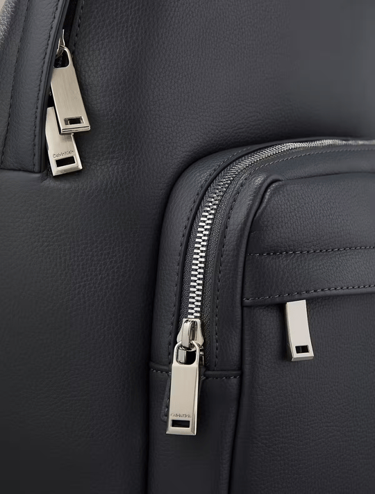 Calvin Klein Calvin Klein Erkek Fermuar Kapama Küçük Bölme CK Yazı Desen Deri Metal Logo Gri Sırt Çantası LV04D3155G-PCX