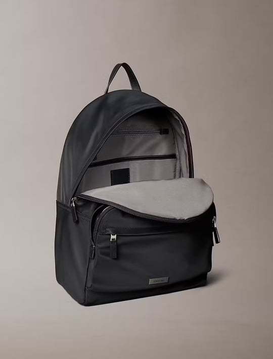 Calvin Klein Calvin Klein Erkek Fermuar Kapama Küçük Bölme CK Yazı Desen Deri Metal Logo Siyah Sırt Çantası LV04D3143G-UB1