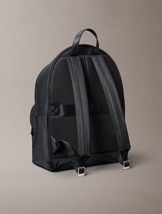 Calvin Klein Calvin Klein Erkek Fermuar Kapama Küçük Bölme CK Yazı Desen Deri Metal Logo Siyah Sırt Çantası LV04D3143G-UB1
