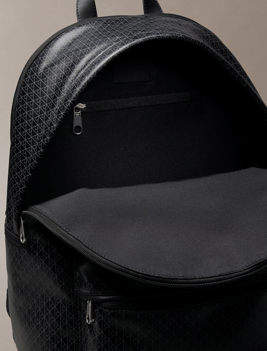 Calvin Klein Calvin Klein Erkek Fermuar Kapama Küçük Bölme CK Yazı Desen Deri Metal Logo Siyah Sırt Çantası LV04D3313G-UB1
