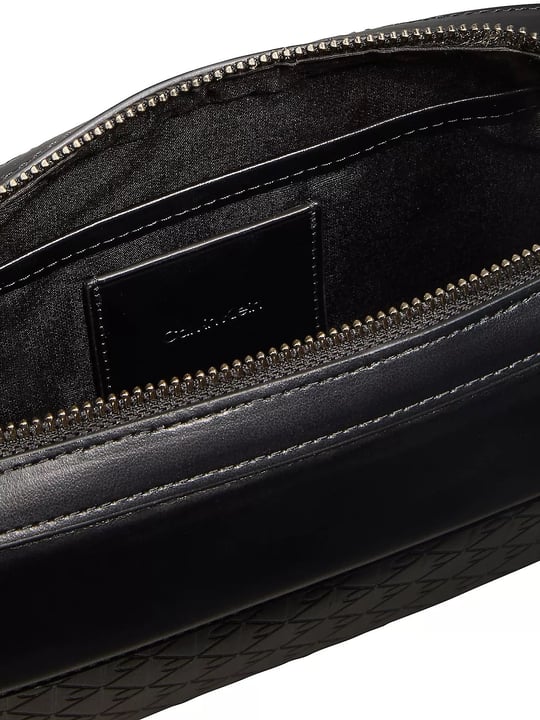Calvin Klein Calvin Klein Erkek Hakiki Deri Amblem Logo Desenli Bileklik Askılı Fermuarlı Siyah Çanta LV04D1369G-UB1